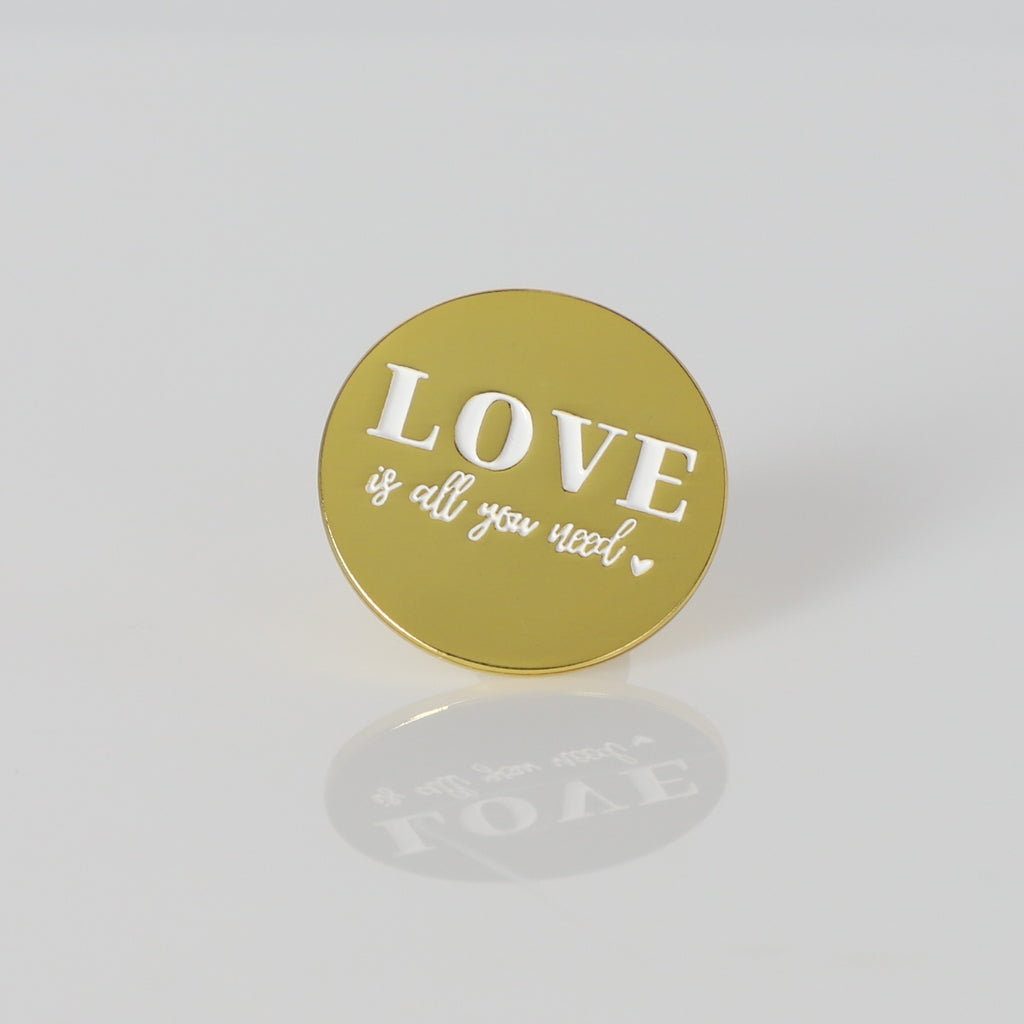 Brosche Ansteck-Pin "Love is all you need", Brosche für Braut und Brautteam