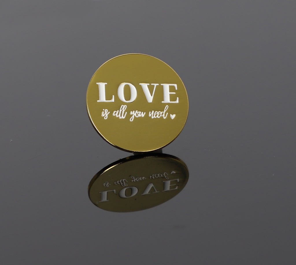 Brosche Ansteck-Pin "Love is all you need", Brosche für Braut und Brautteam