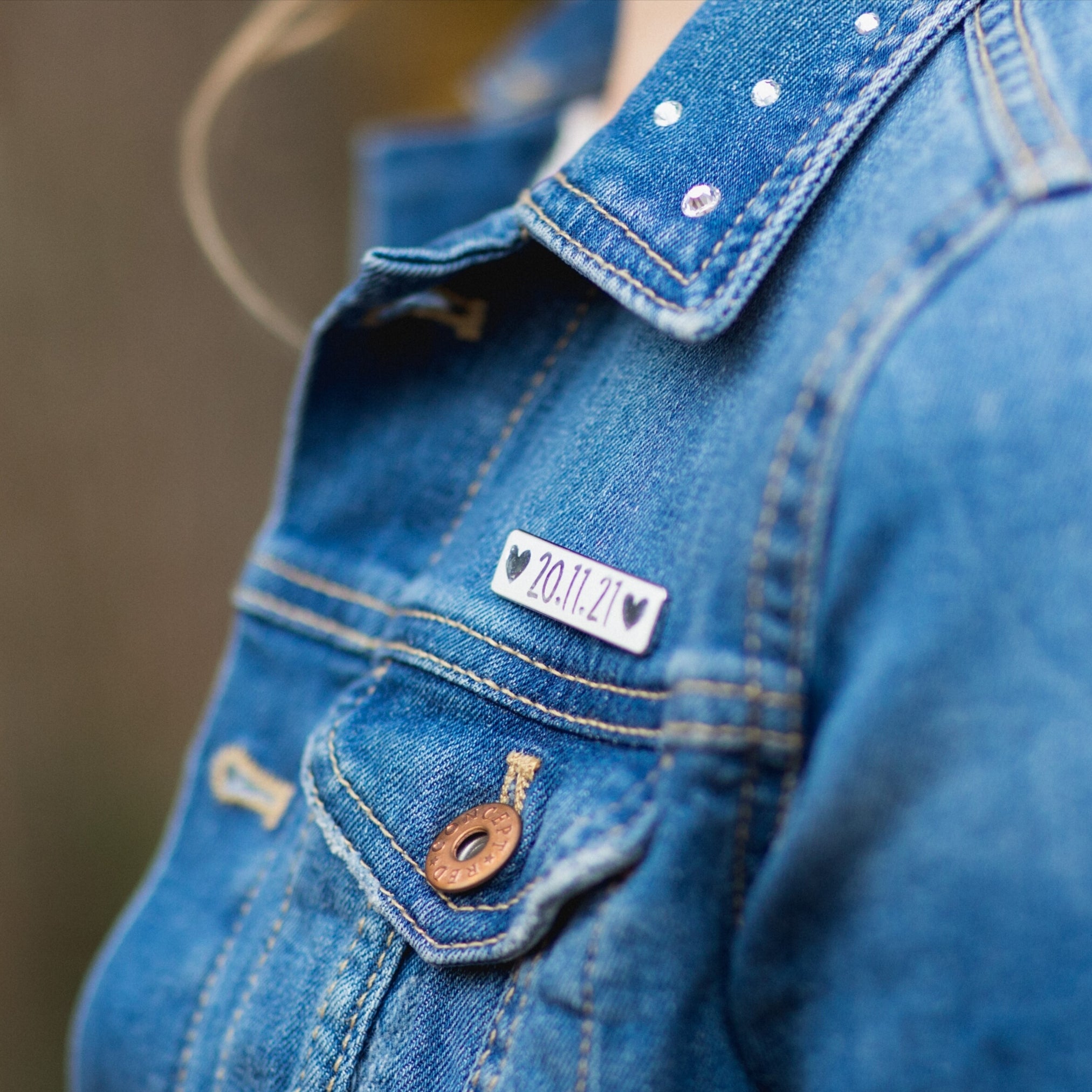 Individualisierbarer Ansteck-Pin – Dein Moment. Dein Design.