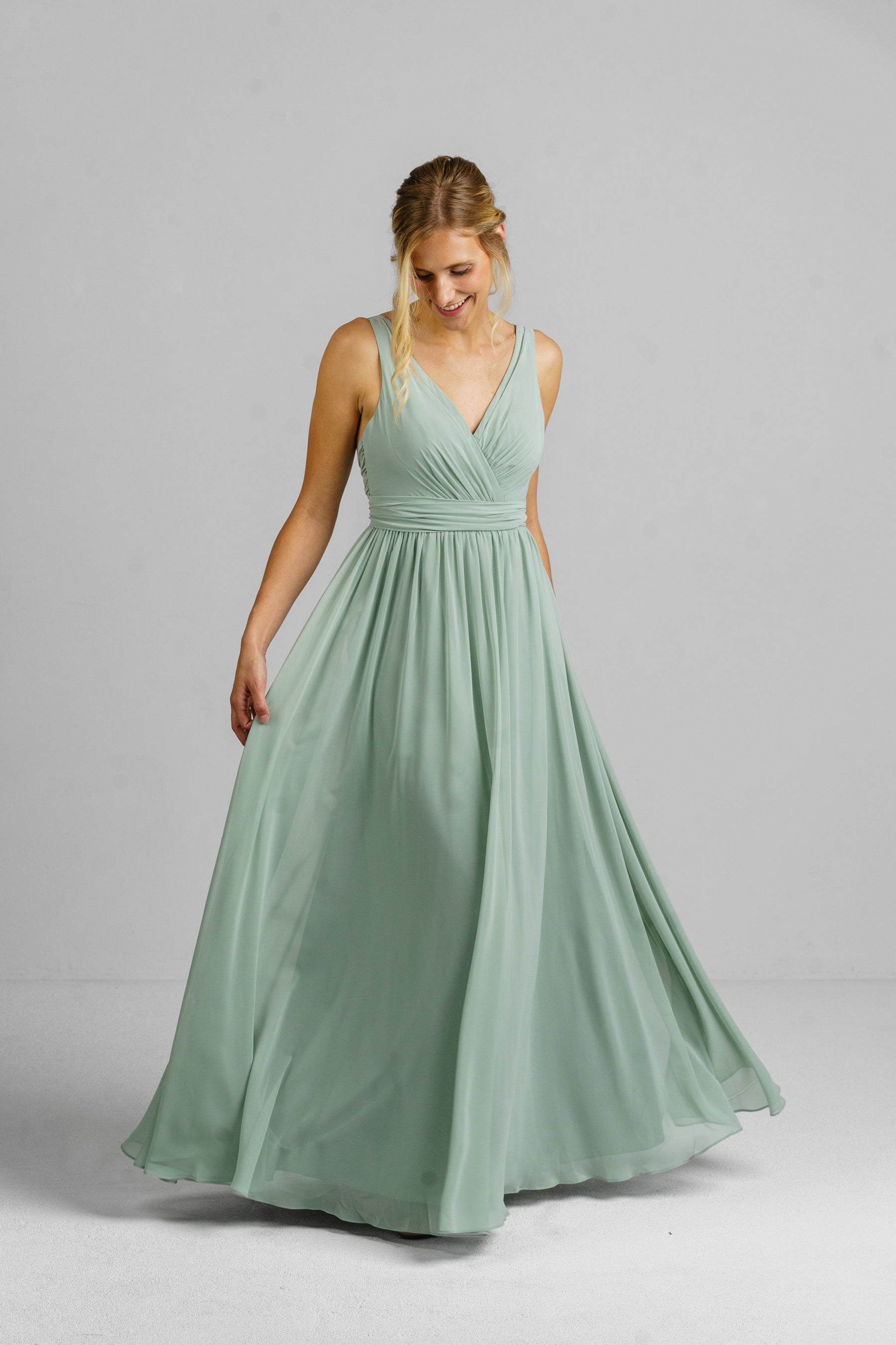Abendkleid Brautjungfernkleid Abendkleid „Jade“ mit Chiffonrock / Farbe salbeigrün